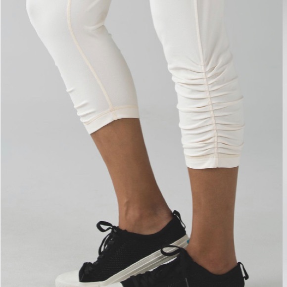 Lululemon Sunset Salutation Crop Angel Wing / Ziggy Snake Butter Pink Black - Picture 7 of 13